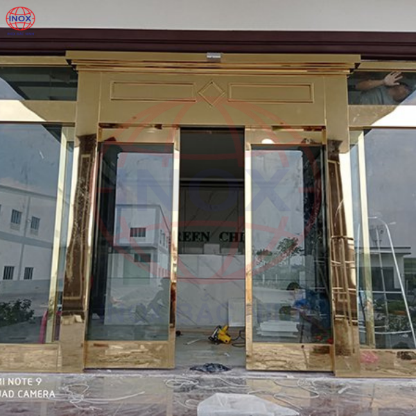 Gia công cửa kính inox màu cao cấp – Sang trọng, bền đẹp cho công trình | Inox Bắc Ninh 6 gia công cửa kính inox màu theo yêu cầu - inox bắc ninh